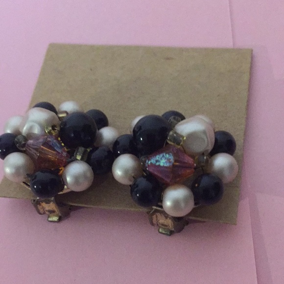 Vintage clip on style earrings faux pearls - Picture 3 of 4